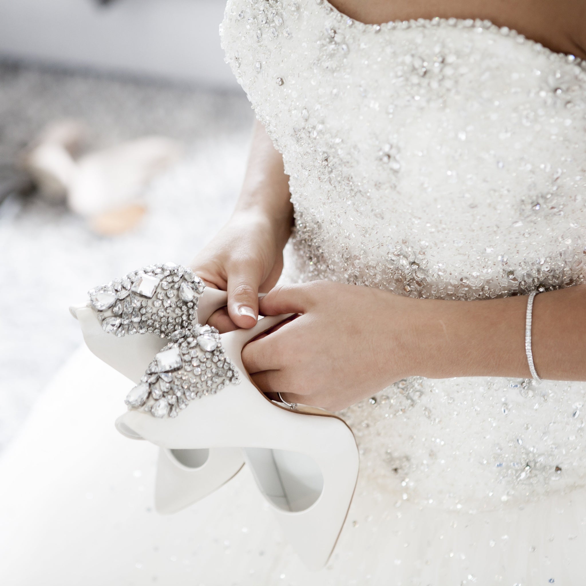 What Heels Should You Wear to a Wedding? Say Goodbye to Sore Feet & Style Regrets. - YIMANDI